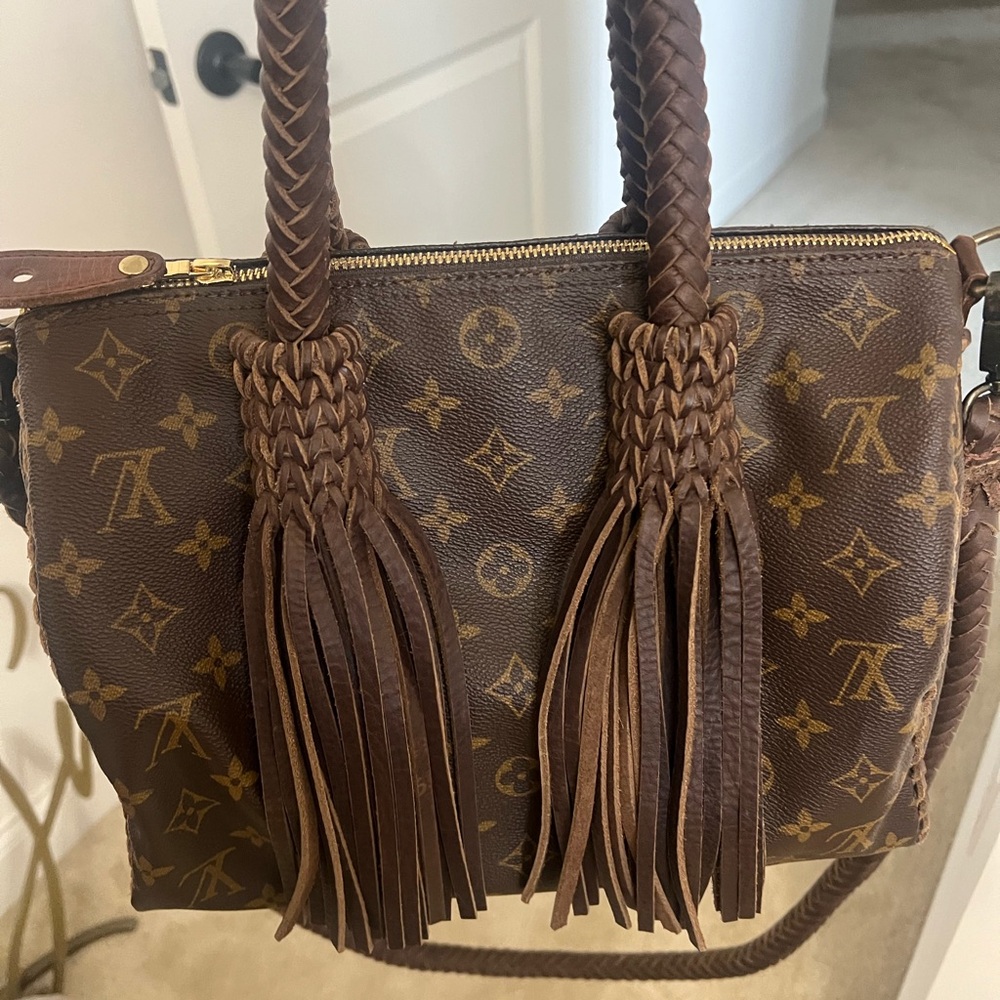 Luxury Brown Monogram Shoulder Bag - Picture 4 of 7